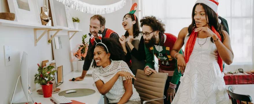 Które przypinki lepiej sprawdzają się podczas eventów firmowych – z agrafką czy magnetyczne?