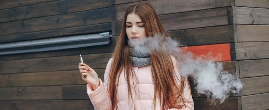 Jak sprawdzić czy dziecko pali e-papierosy?