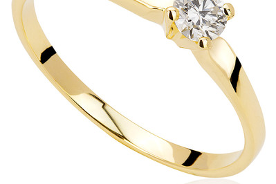 Jak nosić pierścionek zaręczynowy przed ślubem i po ślubie?