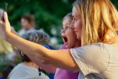 Sharenting: ten popularny wśród rodziców trend może być niebezpieczny