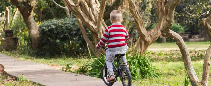 Kiedy kupić dziecku pierwszy rower?
