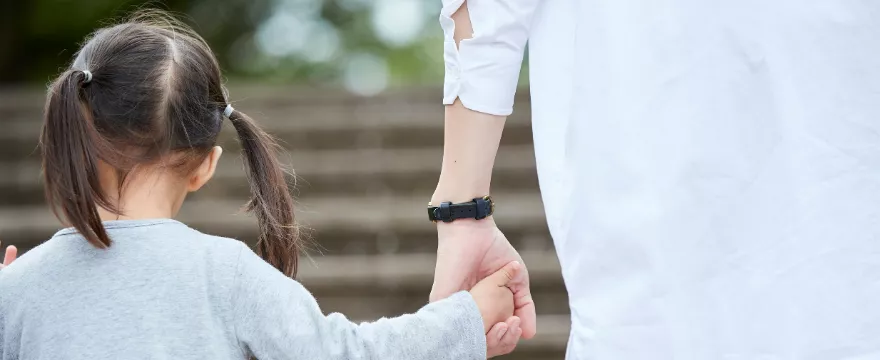 Dziecko nie mówi tak jak rówieśnicy – kiedy iść do logopedy?