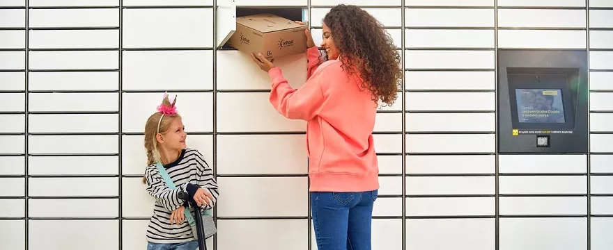 Jak szybko dostarczyć brakujące rzeczy do szkoły – nadanie paczki przez Paczkomat® w praktyce