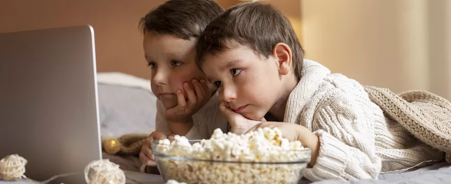 Pozwalasz dziecku oglądać bajki w TV? Zobacz, co ryzykujesz!