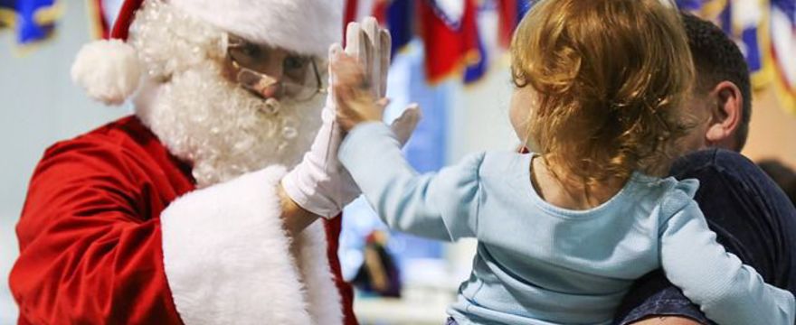Czy Święty Mikołaj istnieje - jak rozmawiać z dziećmi?