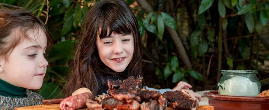 Czy dziecko musi jeść mięso?