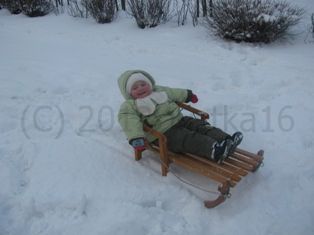 moja pierwsza zabawa na śniegu:-)