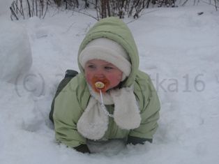 moja pierwsz zabawa na śniegu:-)